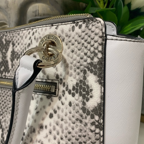 Sold - Picture 5 of 10